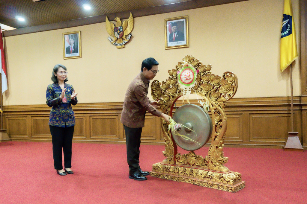 Sekda Adi Arnawa Buka FGD Pendidikan Anti Korupsi